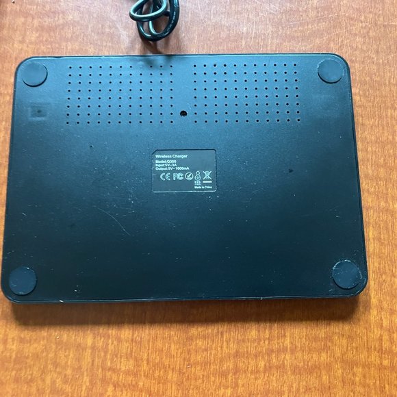 QI DUAL WIRELESS CHARGING PAD - PHONES, AIR PODS - Picture 3 of 7